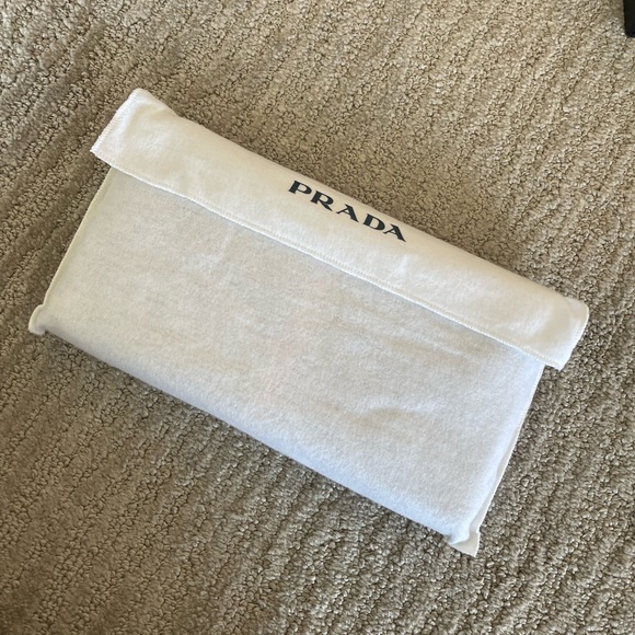 Prada Wallet also holds a passport! - Picture 7 of 14